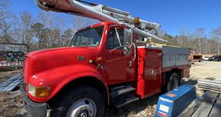 1998 International 4700 Navistar Bucket Truck 4x2