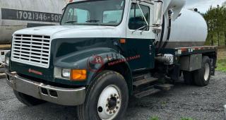 2000 International Navistar 4900 Vac Truck (4x2)