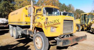 1990 Mack DM690S Water Truck